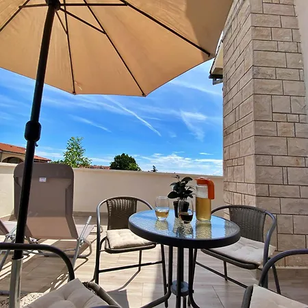 Jozephine * פולה